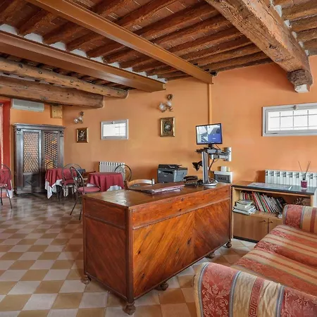 ゲストハウス Antica Residenza Santa Chiara -city Center