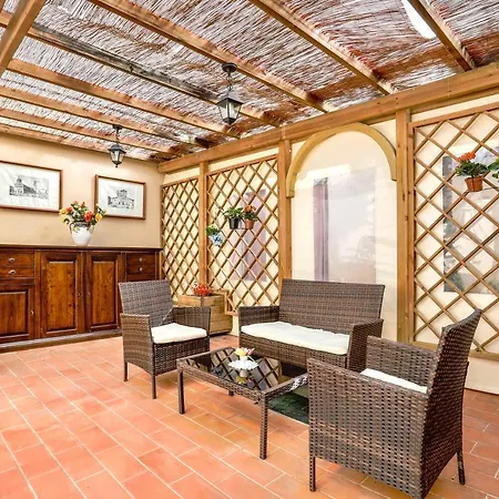 Antica Residenza Santa Chiara -city Center ゲストハウス 3*