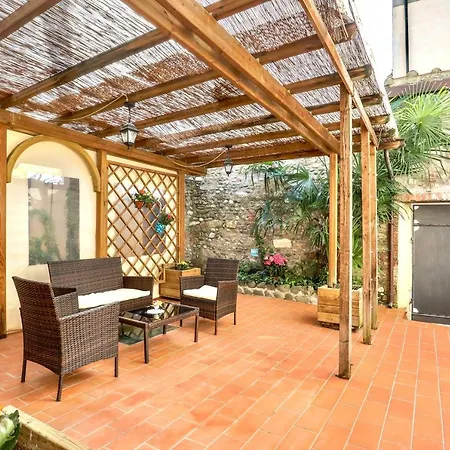 Antica Residenza Santa Chiara -city Center ゲストハウス ルッカ