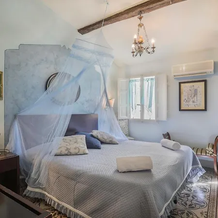 Antica Residenza Santa Chiara -city Center Guest house Lucca