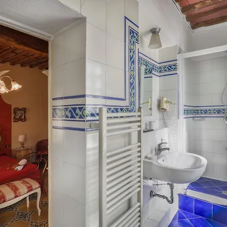 Antica Residenza Santa Chiara -city Center ゲストハウス ルッカ