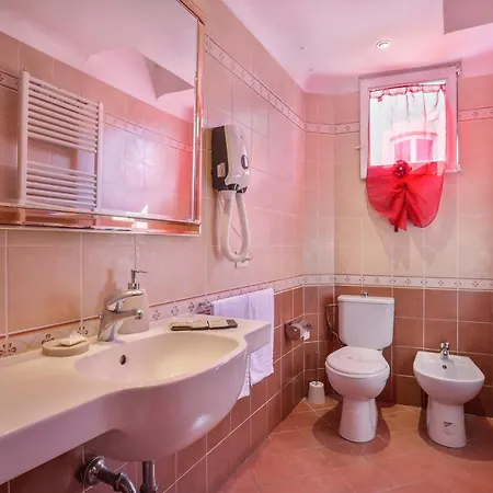 Antica Residenza Santa Chiara -city Center ゲストハウス 3*