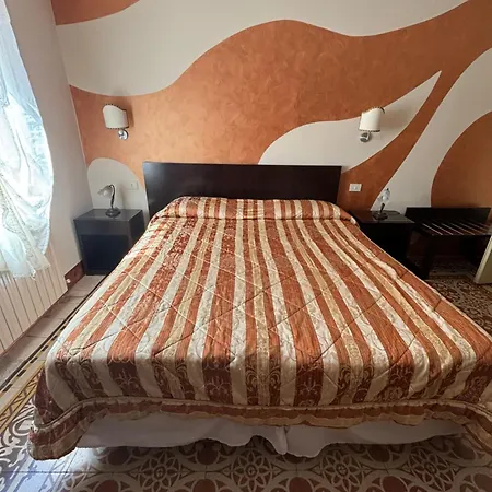 Antica Residenza Santa Chiara -city Center 3*