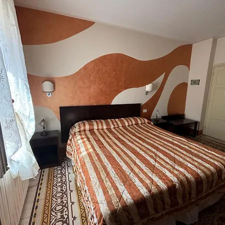 Antica Residenza Santa Chiara -city Center ゲストハウス