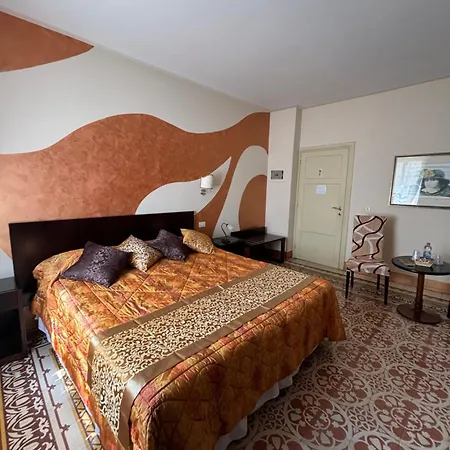 Antica Residenza Santa Chiara -city Center ゲストハウス