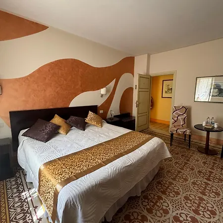 Antica Residenza Santa Chiara -city Center Guest house