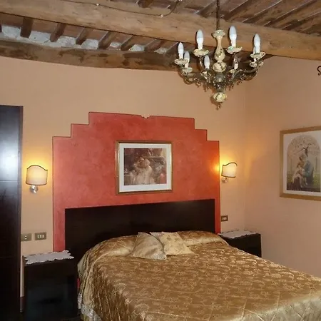 ゲストハウス Antica Residenza Santa Chiara -city Center 3*