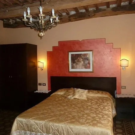 ゲストハウス Antica Residenza Santa Chiara -city Center