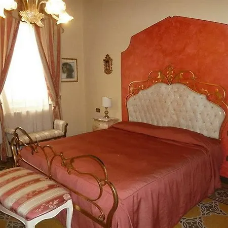 Antica Residenza Santa Chiara -city Center ルッカ
