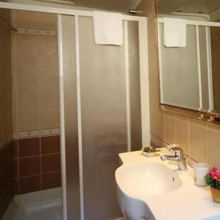 ゲストハウス Antica Residenza Santa Chiara -city Center