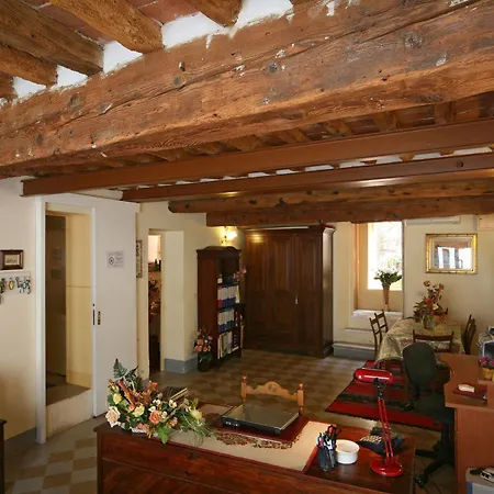 ゲストハウス Antica Residenza Santa Chiara -city Center ルッカ