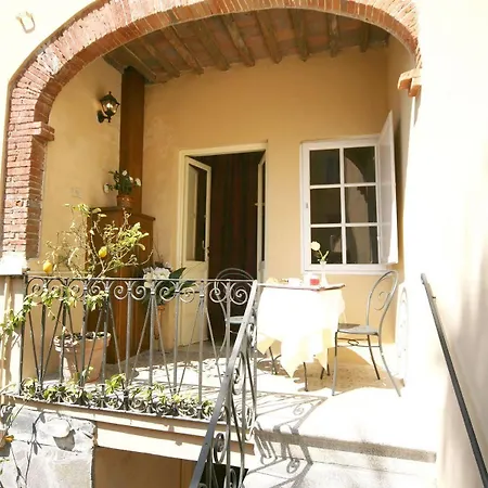 ゲストハウス Antica Residenza Santa Chiara -city Center ルッカ