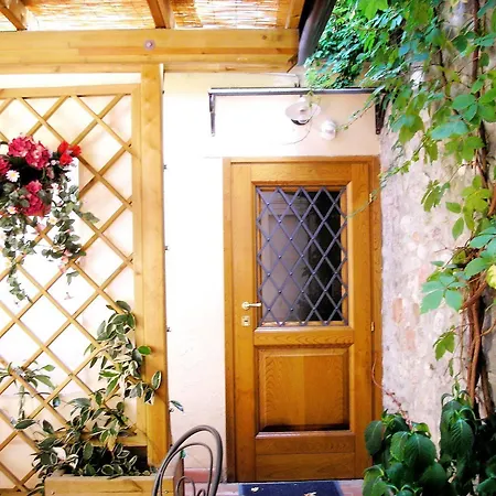 Antica Residenza Santa Chiara -city Center ゲストハウス ルッカ