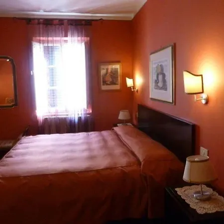 Antica Residenza Santa Chiara -city Center ゲストハウス 3*