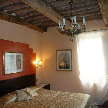 Antica Residenza Santa Chiara -city Center ルッカ